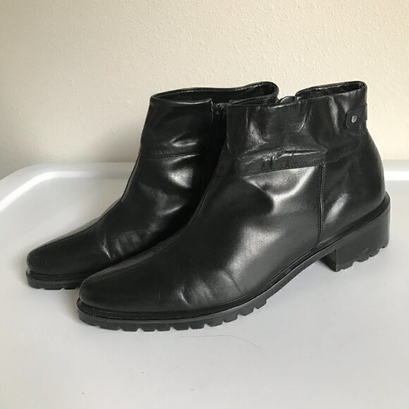 Etienne Aigner LUXE Black Leather Ankle Boots Size 9 - Picture 4 of 8